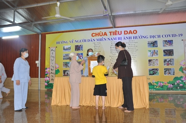 Towards the people in the South affected by Covid 19 of Tieu Dao Pagoda